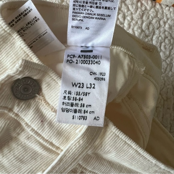 Levi’s Premium Ribcage Bell Bottom Corduroy - Picture 5 of 6